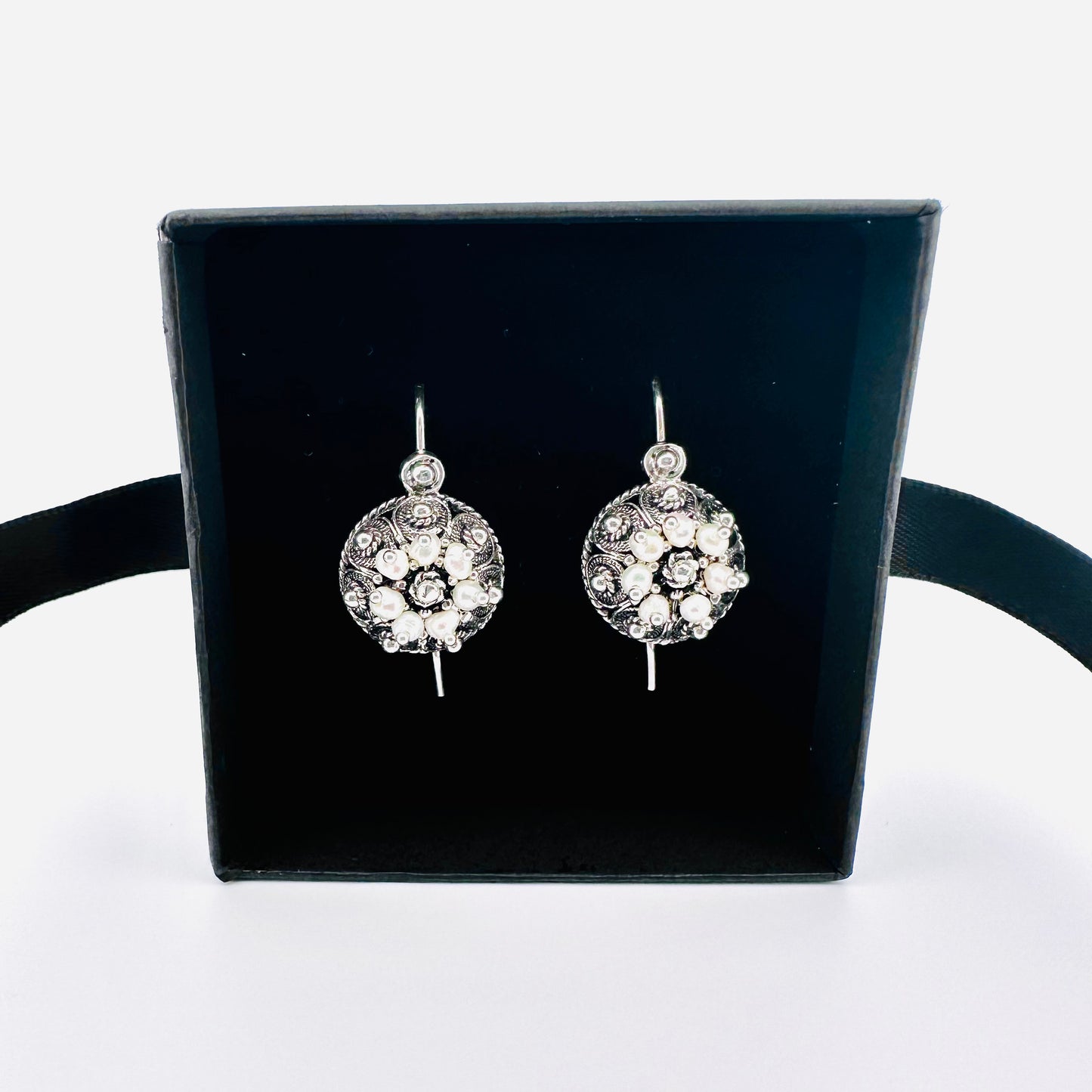 Botun Pearl Earrings - Silver