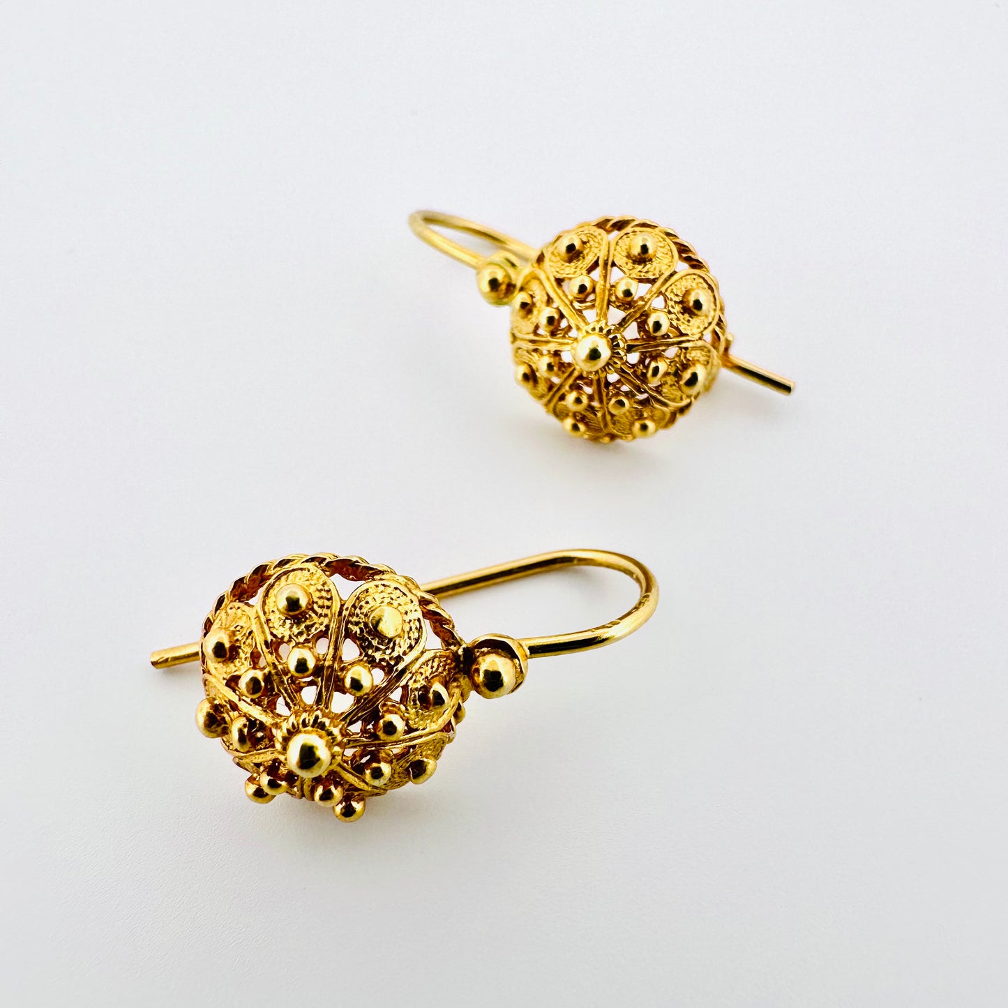 Botun Halves Earrings - Gold