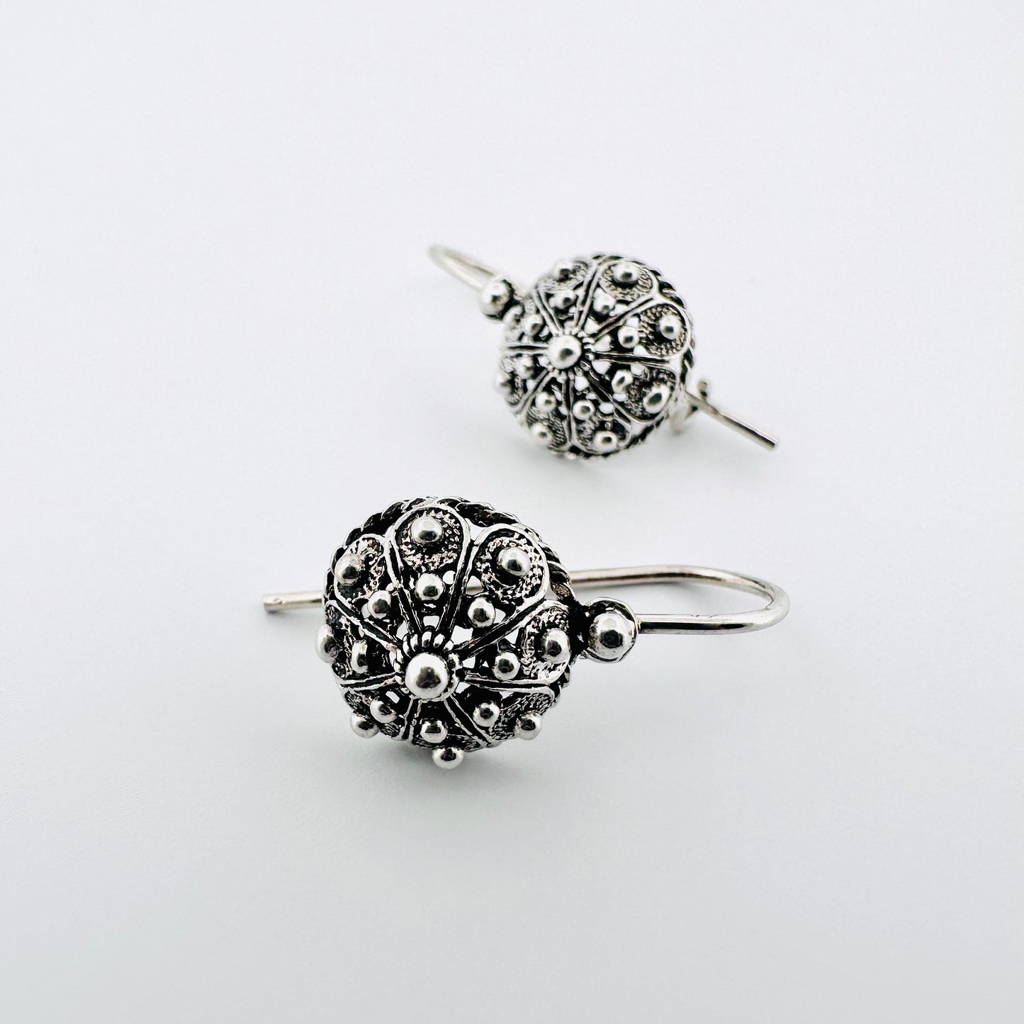 Botun Halves Earrings - Silver