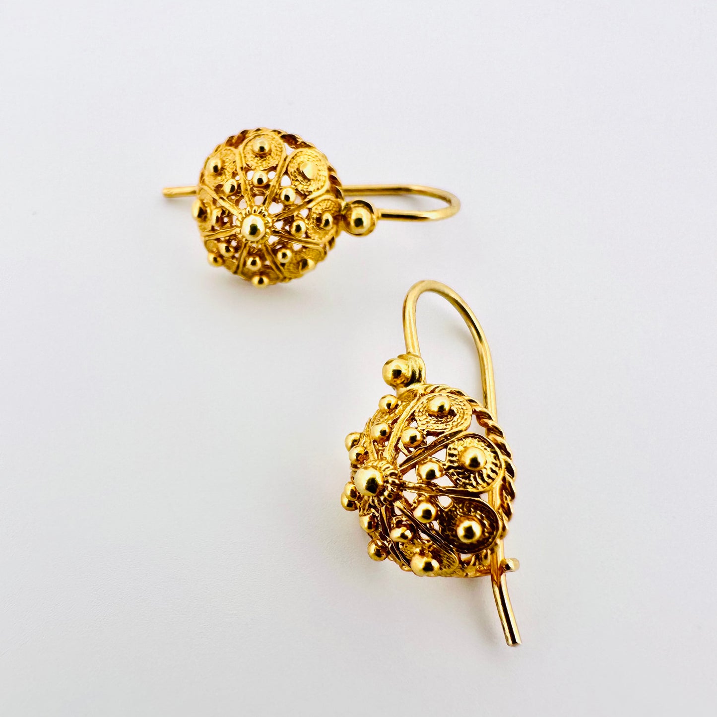 Botun Halves Earrings - Gold