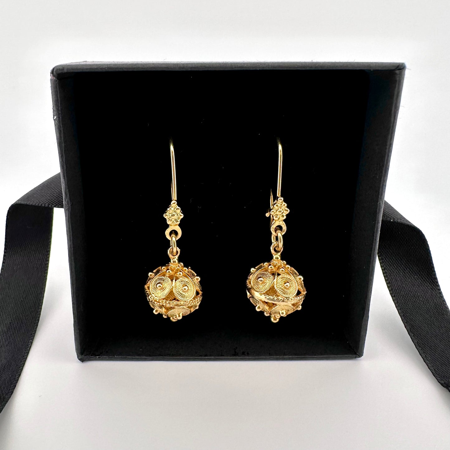 Botun Earrings - Gold