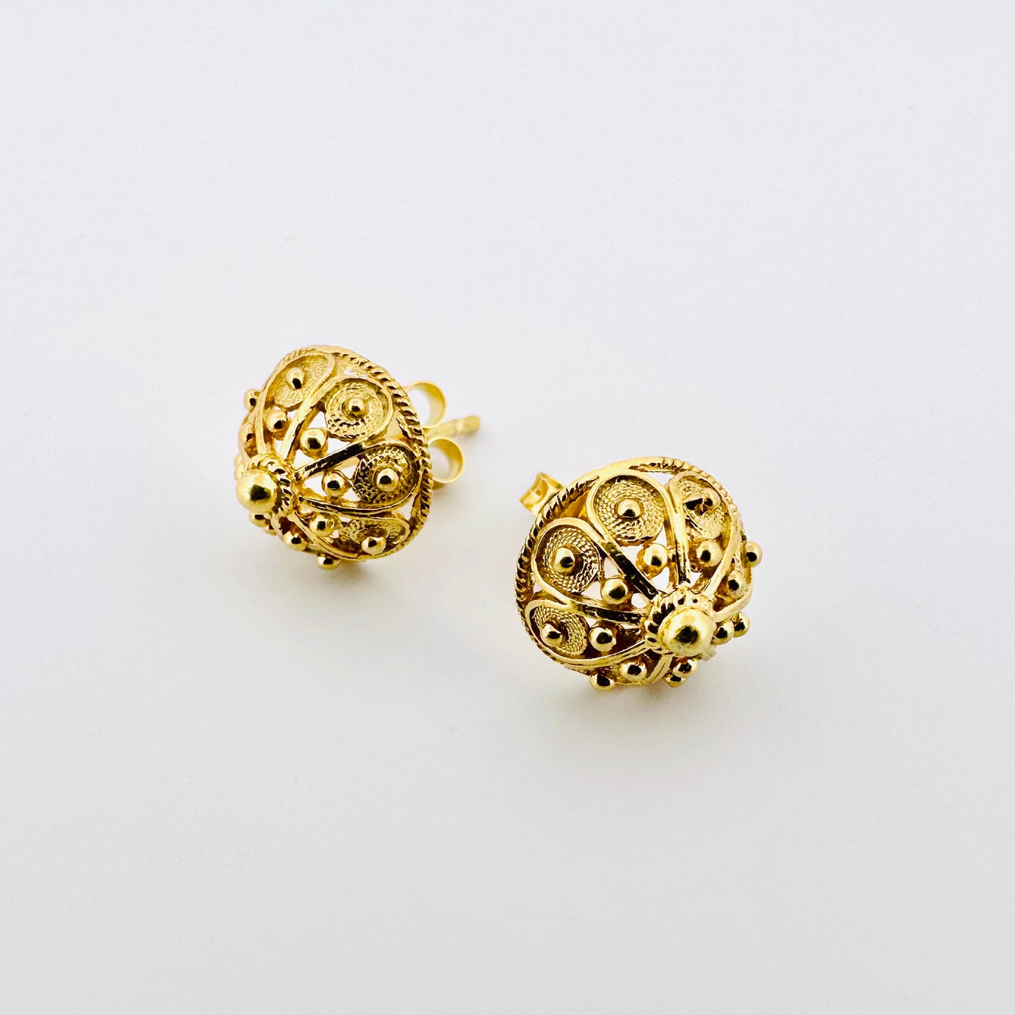 Botun Stud Earrings - Gold