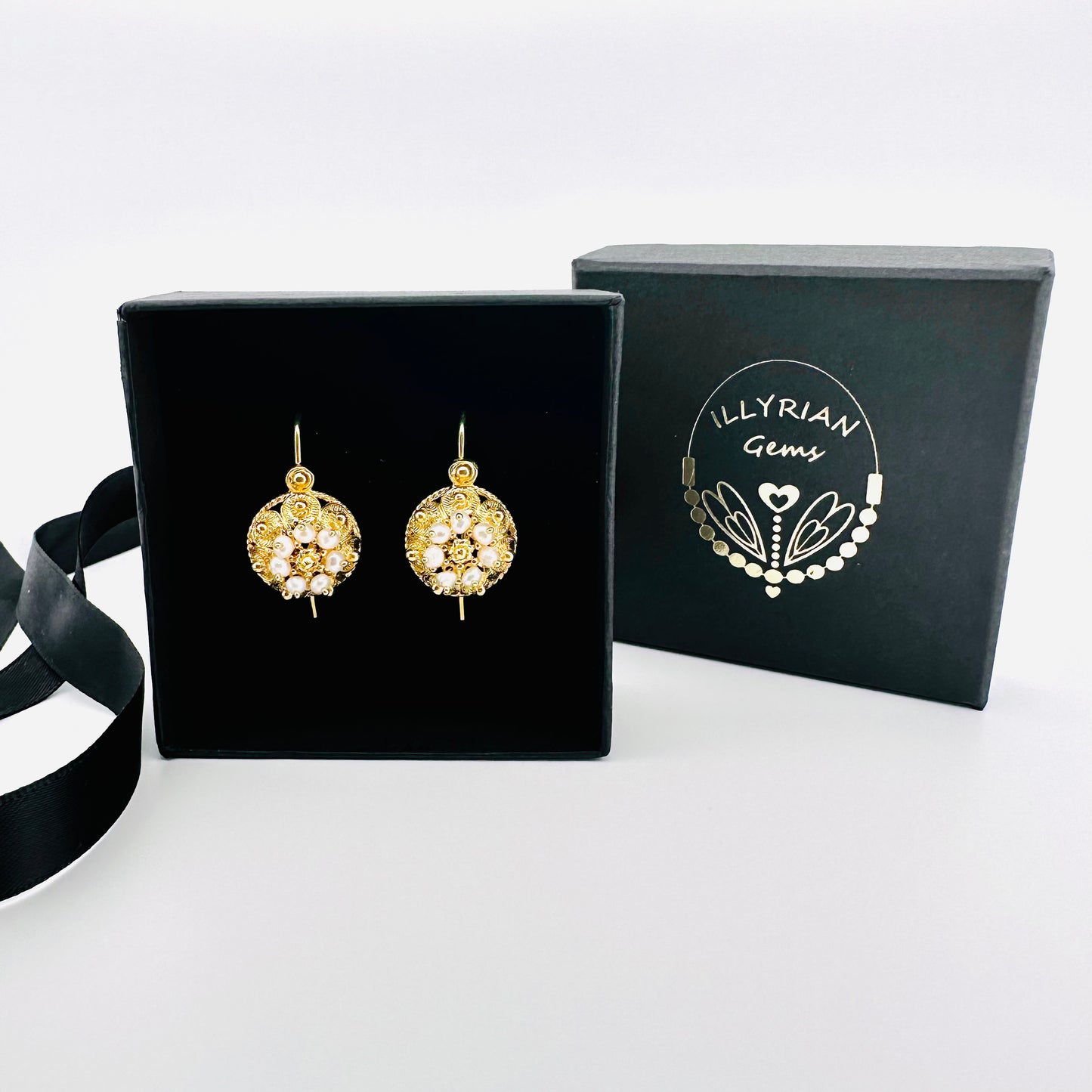 Botun Pearl Earrings - Gold