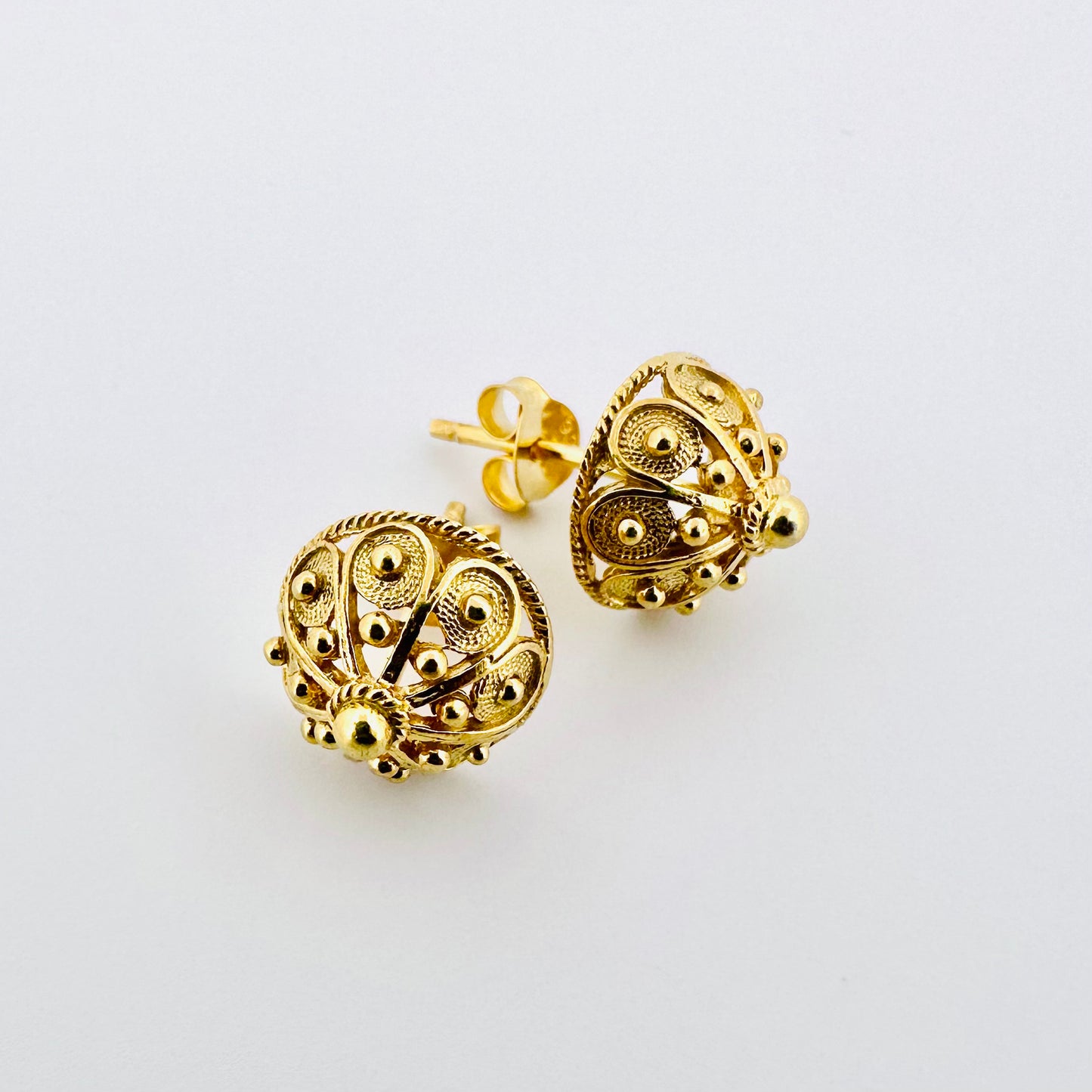 Botun Stud Earrings - Gold