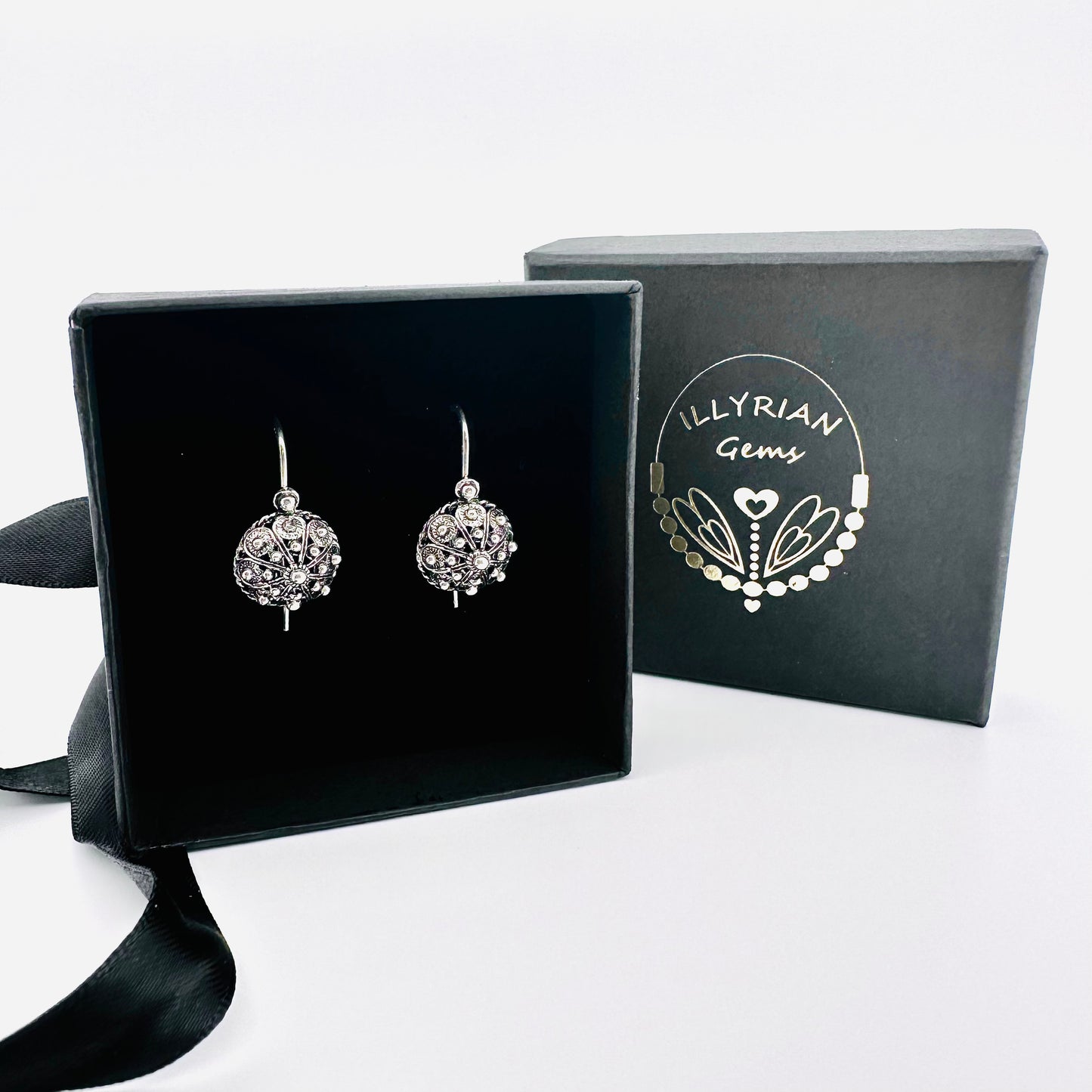 Botun Halves Earrings - Silver