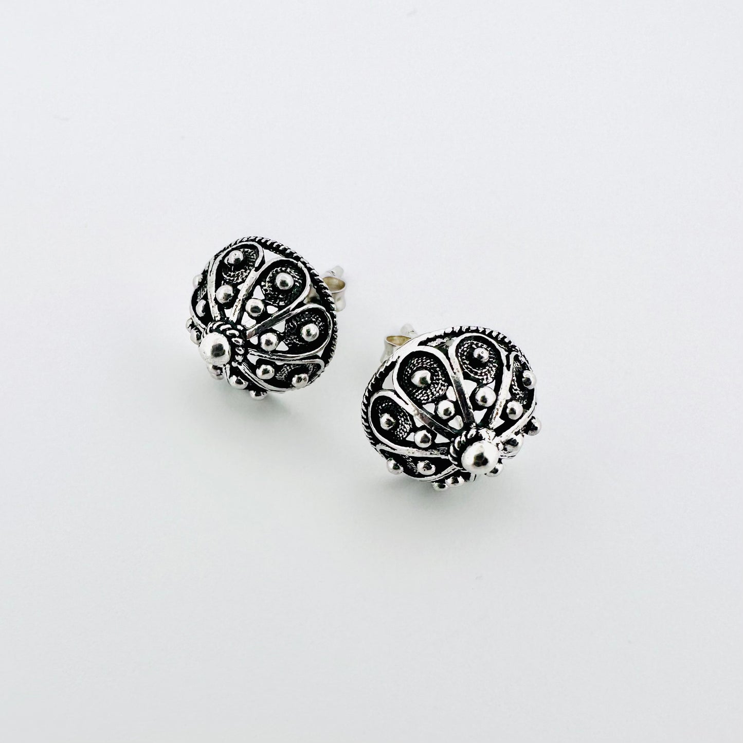 Botun Stud Earrings - Silver
