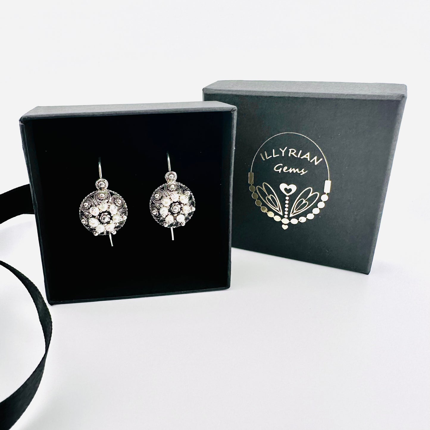 Botun Pearl Earrings - Silver