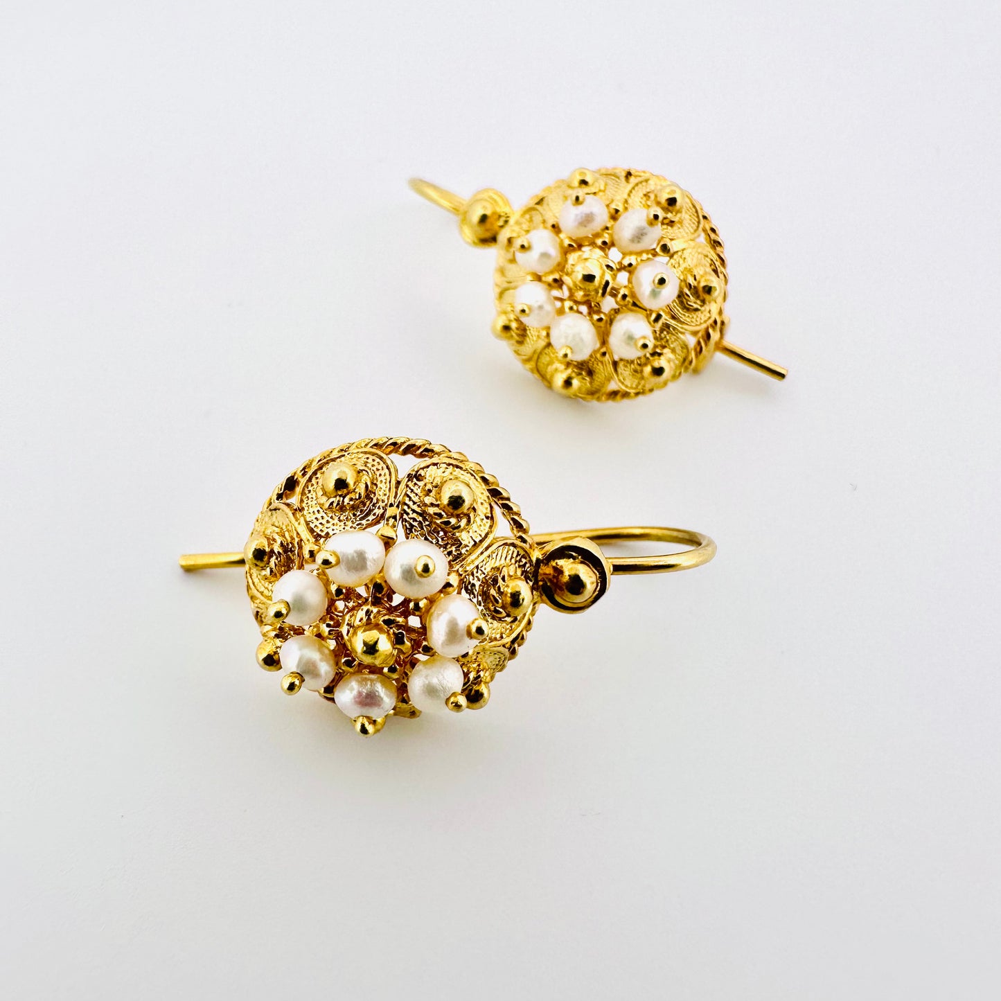 Botun Pearl Earrings - Gold