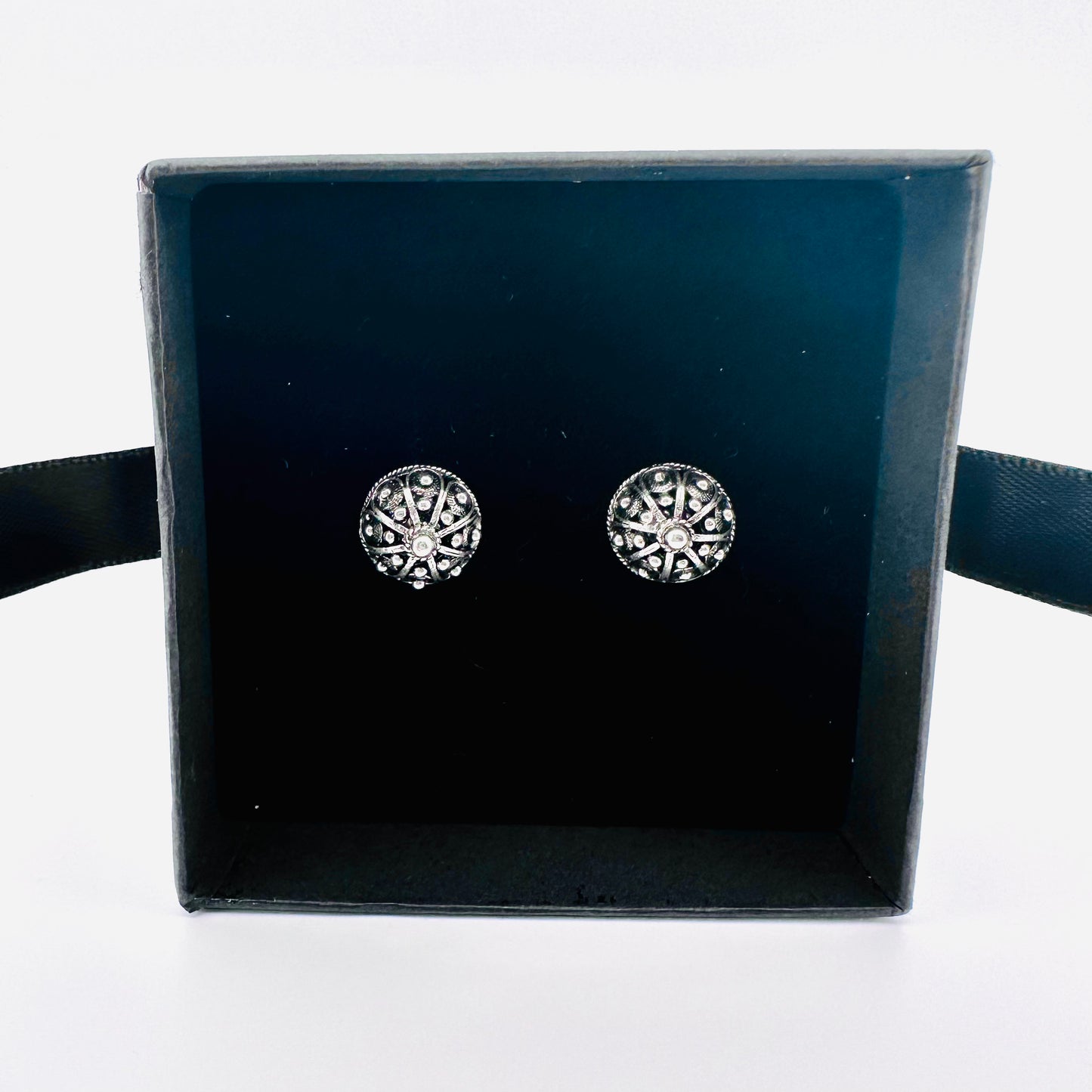 Botun Stud Earrings - Silver