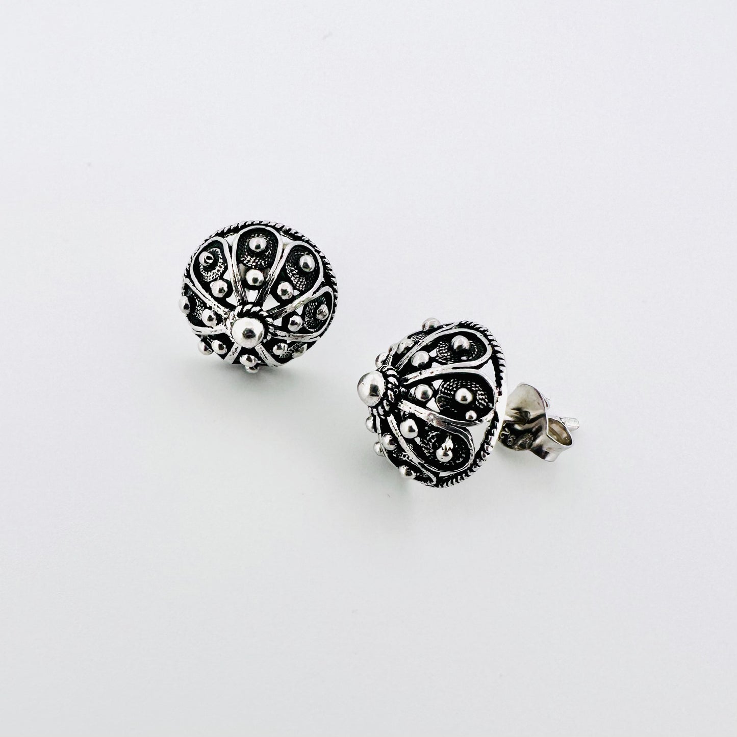 Botun Stud Earrings - Silver