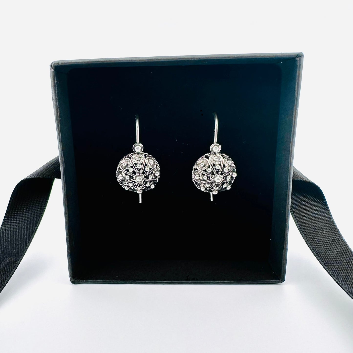 Botun Halves Earrings - Silver