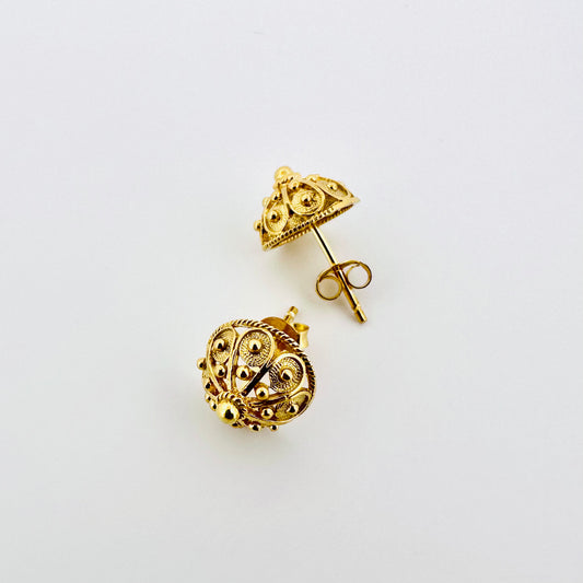 Botun Stud Earrings - Gold