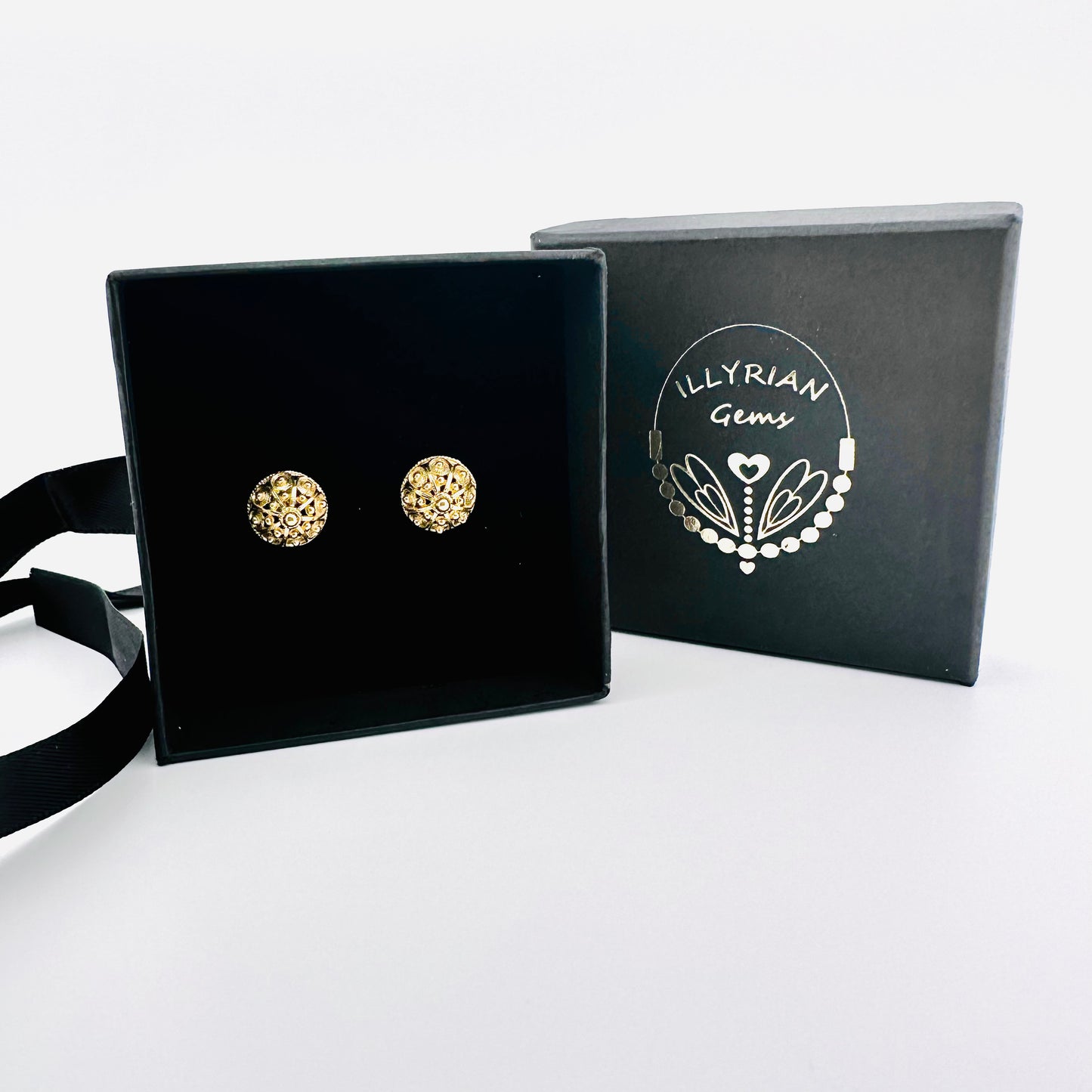 Botun Stud Earrings - Gold