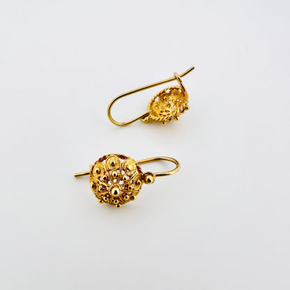 Botun Halves Earrings - Gold