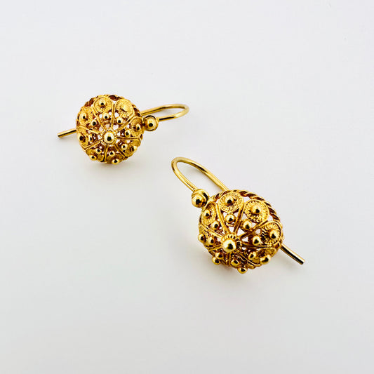 Botun Halves Earrings - Gold