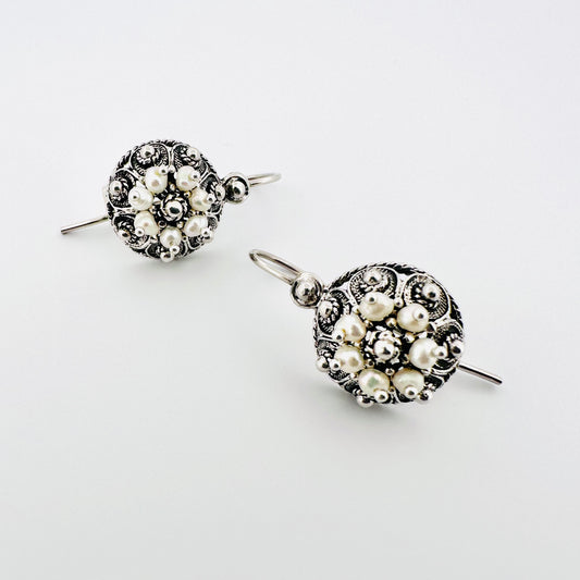 Botun Pearl Earrings - Silver
